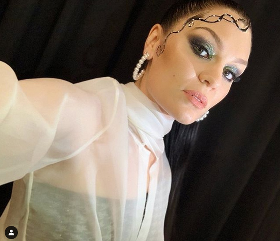 Jessie J gợi cảm chụp hình chào năm mới - 6 Jessie J gợi cảm chụp hình chào năm mới - 6