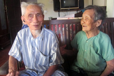 Cặp vợ chồng cao tuổi nhất Việt Nam chia sẻ bí quyết trường thọ