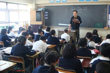 Đặt câu hỏi rùng rợn cho học sinh, giáo viên phải xin lỗi