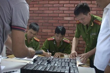 Bắt đối tượng vận chuyển 42 bánh heroin 