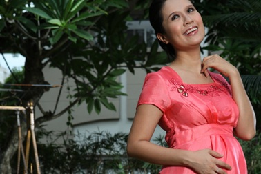 Bà bầu Thanh Thuý làm điệu