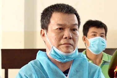 Ghen tuông, người đàn ông dùng thớt đập đầu rồi đổ xăng đốt vợ