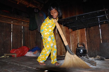 Tài khéo léo của cô bé không tay