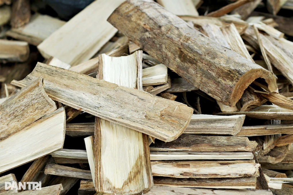 Kỳ công nghề xoi trầm, trật tay là mất tiền... chục triệu như chơi - 8 Kỳ công nghề xoi trầm, trật tay là mất tiền... chục triệu như chơi - 8
