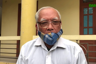 Người dân Duy Tiên (Hà Nam) nhận tiền hỗ trợ (Clip: Hoàng Mạnh)