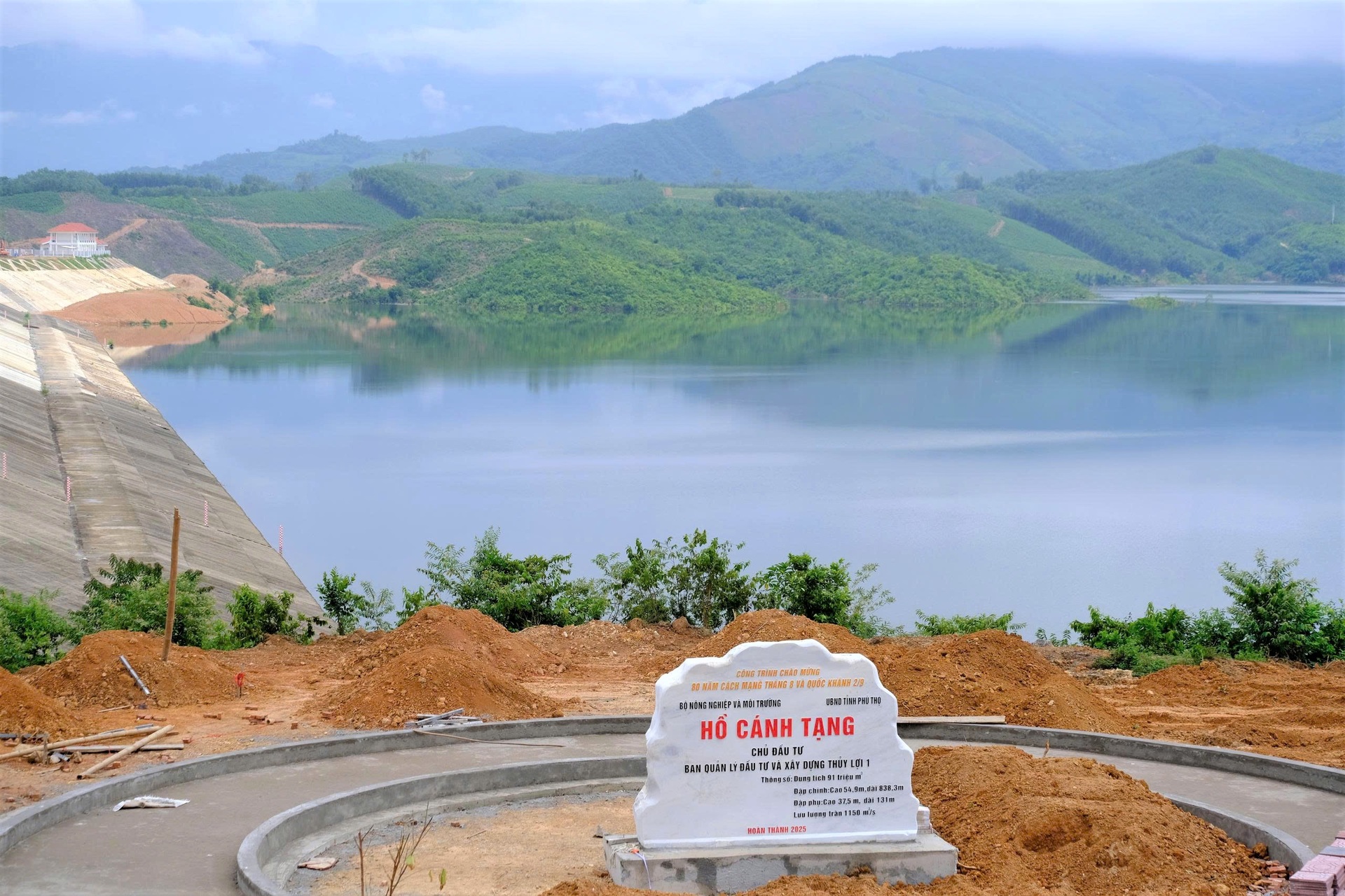 Cận cảnh hồ Cánh Tạng - Đại thủy nông lớn nhất miền Bắc sắp hoạt động - 2 Cận cảnh hồ Cánh Tạng - Đại thủy nông lớn nhất miền Bắc sắp hoạt động - 2