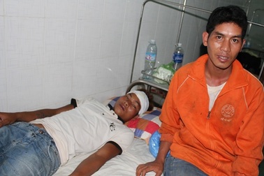 Vô cớ bị nhóm chục đối tượng quây đánh đến nhập viện