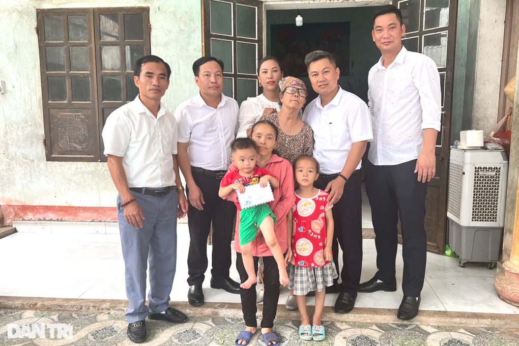 Người vợ tí hon được bạn đọc Dân trí chia sẻ, ủng hộ - 1 Người vợ tí hon được bạn đọc Dân trí chia sẻ, ủng hộ - 1