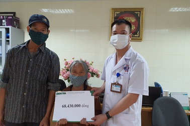 Bạn đọc Dân trí giúp đỡ mẹ con ung thư hơn 68 triệu đồng