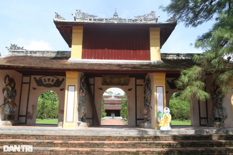 Bí ẩn bức tranh rồng bị che khuất trên cổng chùa Thiên Mụ ở cố đô Huế - 13 Bí ẩn bức tranh rồng bị che khuất trên cổng chùa Thiên Mụ ở cố đô Huế - 13