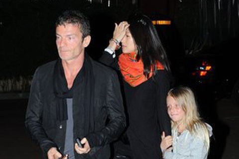 Chương Tử Di đi chơi cùng con riêng của người tình