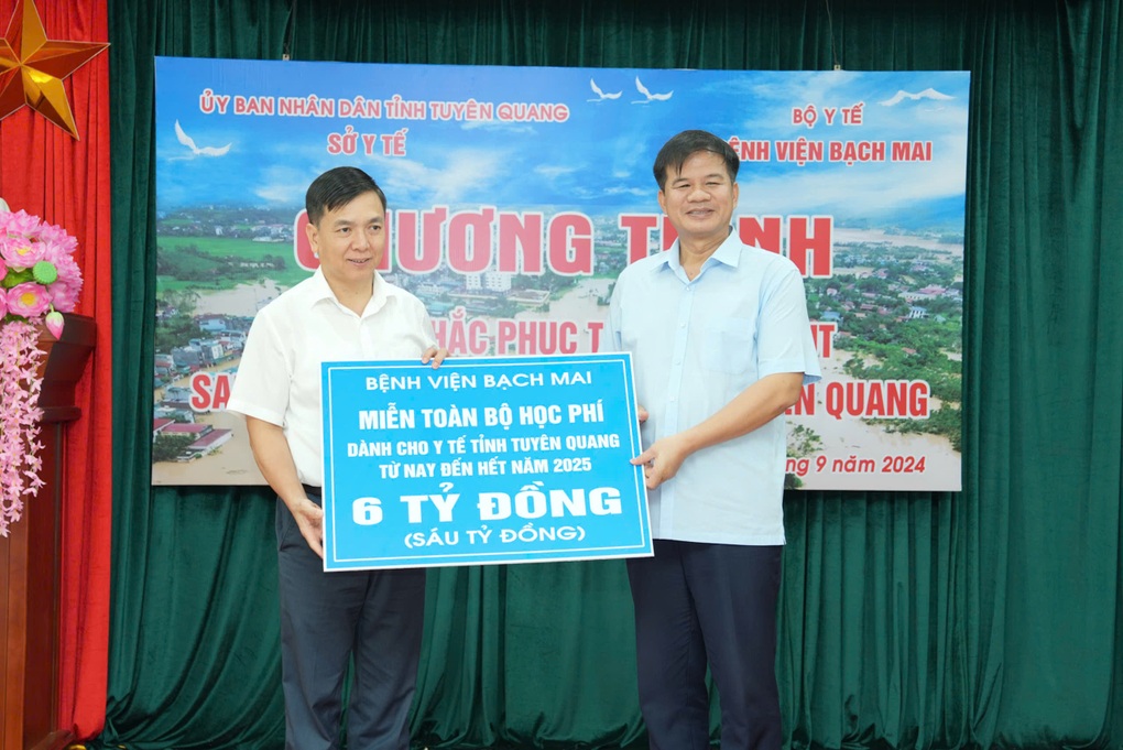 Bệnh viện Bạch Mai tặng 6 tỷ đồng học phí cho y tế Tuyên Quang - 1 Bệnh viện Bạch Mai tặng 6 tỷ đồng học phí cho y tế Tuyên Quang - 1