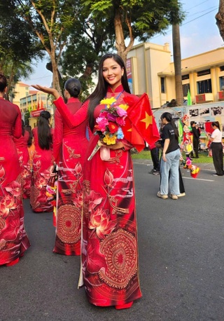 Dàn hoa hậu, nghệ sĩ thức trắng đêm vẫn rạng rỡ tham gia diễu binh 30/4 - 4