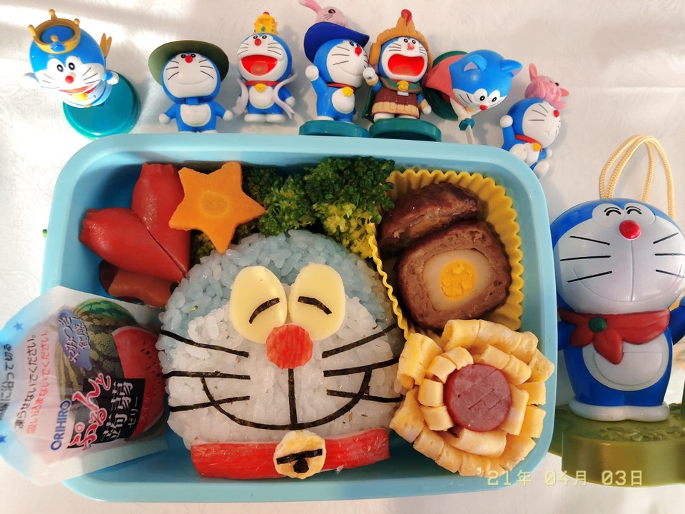 Tuyệt phẩm cơm bento đẹp không nỡ ăn của mẹ Việt ở Nhật làm cho con trai - 1 Tuyệt phẩm cơm bento đẹp không nỡ ăn của mẹ Việt ở Nhật làm cho con trai - 1