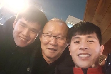 HLV Park Hang Seo thăm Đình Trọng ở Hàn Quốc