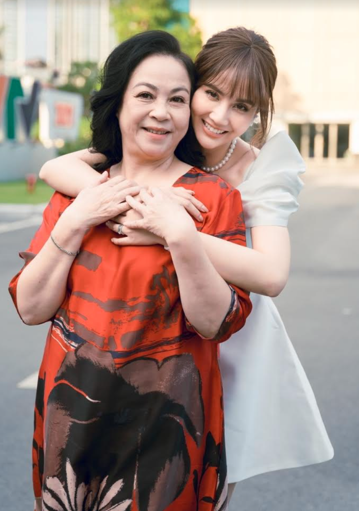 Huyền Lizzie nói gì khi được hỏi về việc Đình Tú - Hương Giang chia tay? - 2 Huyền Lizzie nói gì khi được hỏi về việc Đình Tú - Hương Giang chia tay? - 2