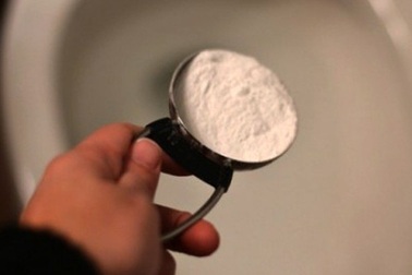 Cơ thể sẽ phá hủy ra sao sau khi ăn nhầm bột thông bồn cầu?