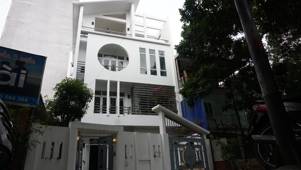 Chiêm ngưỡng ngôi biệt thự có đến 4 khu vườn xanh mát giữa lòng Hà Nội - 1 Chiêm ngưỡng ngôi biệt thự có đến 4 khu vườn xanh mát giữa lòng Hà Nội - 1