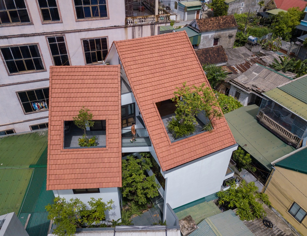 Độc đáo ngôi nhà mái thủng giúp gia chủ trốn khói bụi ở Nghệ An - 2