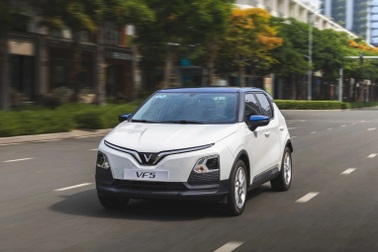 Khách Việt tăng mua ô tô điện, xe xăng giảm sức hút