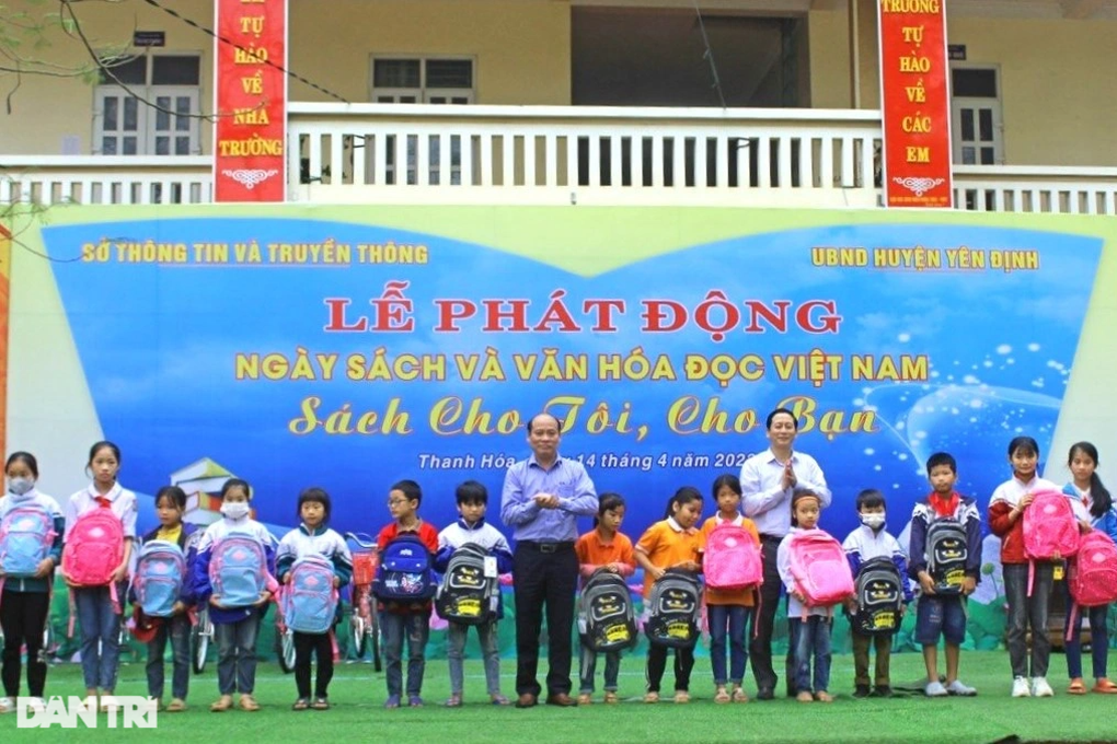 Hàng nghìn học sinh hào hứng tham gia Ngày Sách và Văn hóa đọc - 2 Hàng nghìn học sinh hào hứng tham gia Ngày Sách và Văn hóa đọc - 2