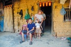 Vợ chồng nghèo miền biên viễn gồng gánh con gái suy thận giai đoạn cuối