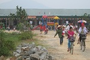Hà Tĩnh: Trường Mầm non thu tràn lan, dân nghèo than thở