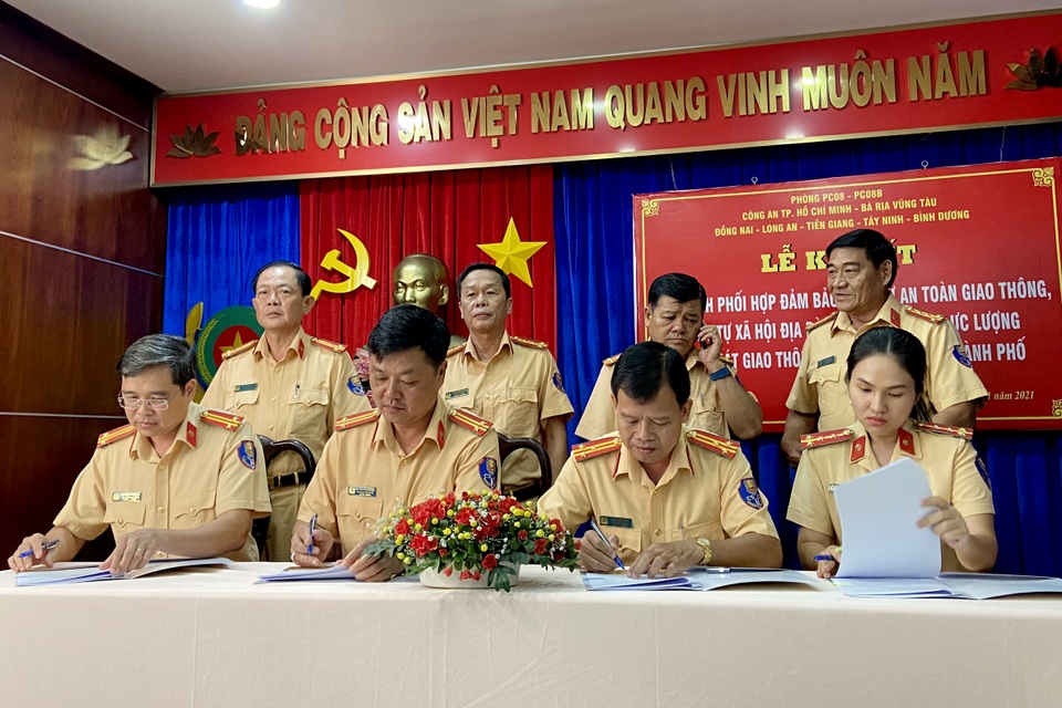 CSGT Thành phố Hồ Chí Minh phối hợp với 6 tỉnh, thành chống đua xe - 1 CSGT Thành phố Hồ Chí Minh phối hợp với 6 tỉnh, thành chống đua xe - 1