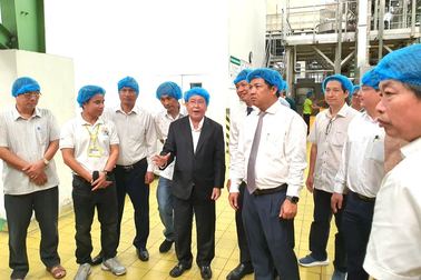 Bí thư tỉnh ủy động viên doanh nghiệp ra quân sản xuất đầu năm