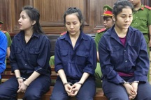 Nhóm phụ nữ đi "xử" tình địch nhưng đâm nhầm người khác ở TPHCM