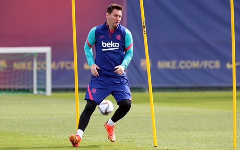 Messi sẽ chấp nhận thiệt thòi lớn nếu ở lại Barcelona - 1 Messi sẽ chấp nhận thiệt thòi lớn nếu ở lại Barcelona - 1