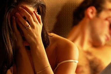 Chồng cứ đen đủi lại đổ lỗi cho "chuyện yêu" với vợ