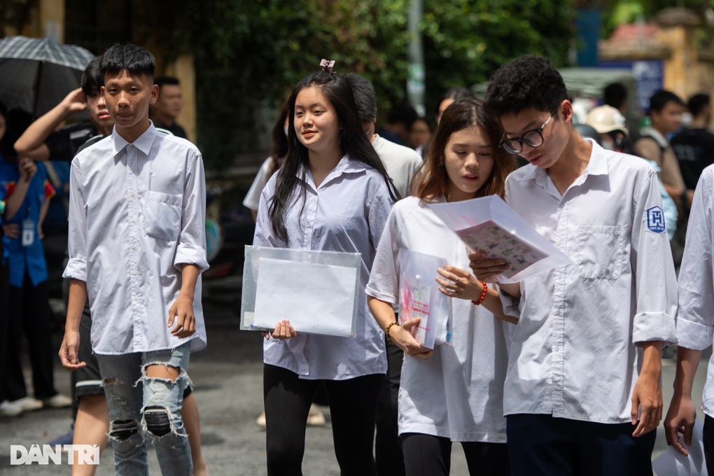 Gợi ý đáp án môn giáo dục công dân mã đề 301 kỳ thi tốt nghiệp THPT 2024 - 1 Gợi ý đáp án môn giáo dục công dân mã đề 301 kỳ thi tốt nghiệp THPT 2024 - 1