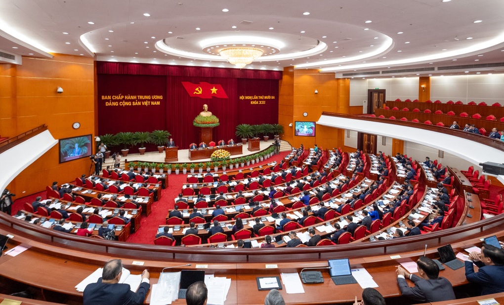 Meddelande om den fullständiga texten i utkasten till dokument som lämnats in till den 14:e nationella partikongressen - 1 Công bố toàn văn dự thảo các văn kiện trình Đại hội lần thứ XIV của Đảng - 1