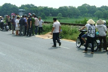 Đi vệ sinh bên đường sắt, nam thanh niên bị tàu hỏa tông chết