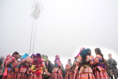 Nườm nượp đi hội xuân Gầu Tào trong giá rét 3- 4 độC