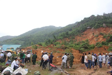 Vụ lở núi 4 người chết: Nghiêm túc kiểm điểm (!)