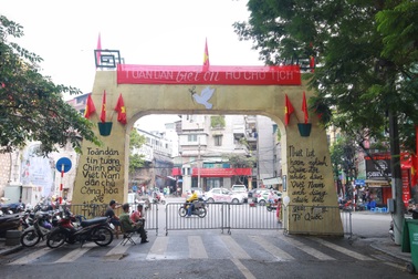 Phố Phùng Hưng tái hiện “Ký ức Hà Nội” trong những năm tháng lịch sử