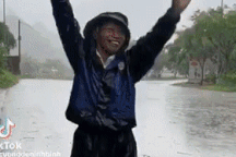 Ông chú hàng dê Ninh Bình vẫy xe như quẩy, khách đi qua không vào cũng khó