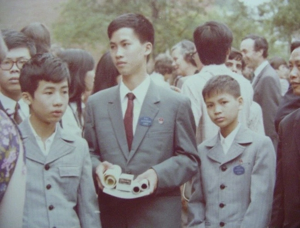 เด็กหนุ่มทองคณิตศาสตร์ของเวียดนามเกษียณแล้ว - 2 Cậu bé vàng toán học Việt Nam nghỉ hưu - 2