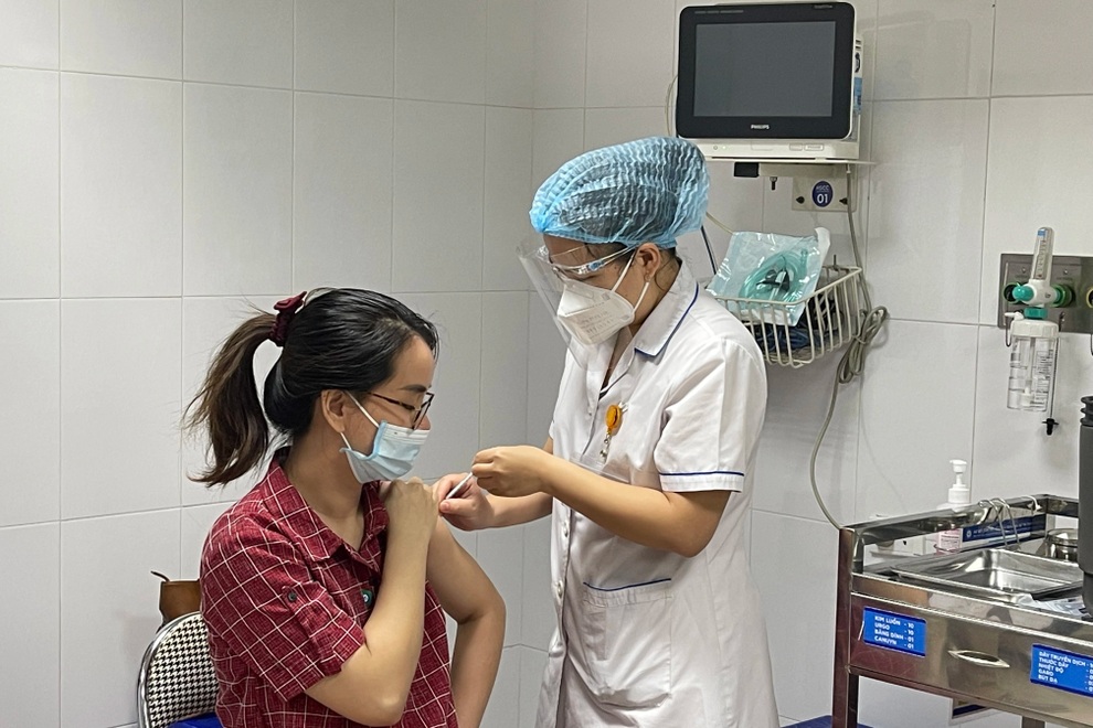 Rơi nước mắt vì hình ảnh sản phụ mắc Covid-19, bà bầu Hà Nội vội đi tiêm - 2 Rơi nước mắt vì hình ảnh sản phụ mắc Covid-19, bà bầu Hà Nội vội đi tiêm - 2