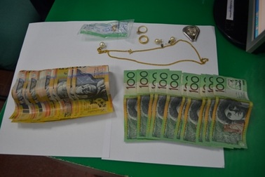 Tài xế taxi trả lại tài sản hơn 100 triệu đồng cho khách