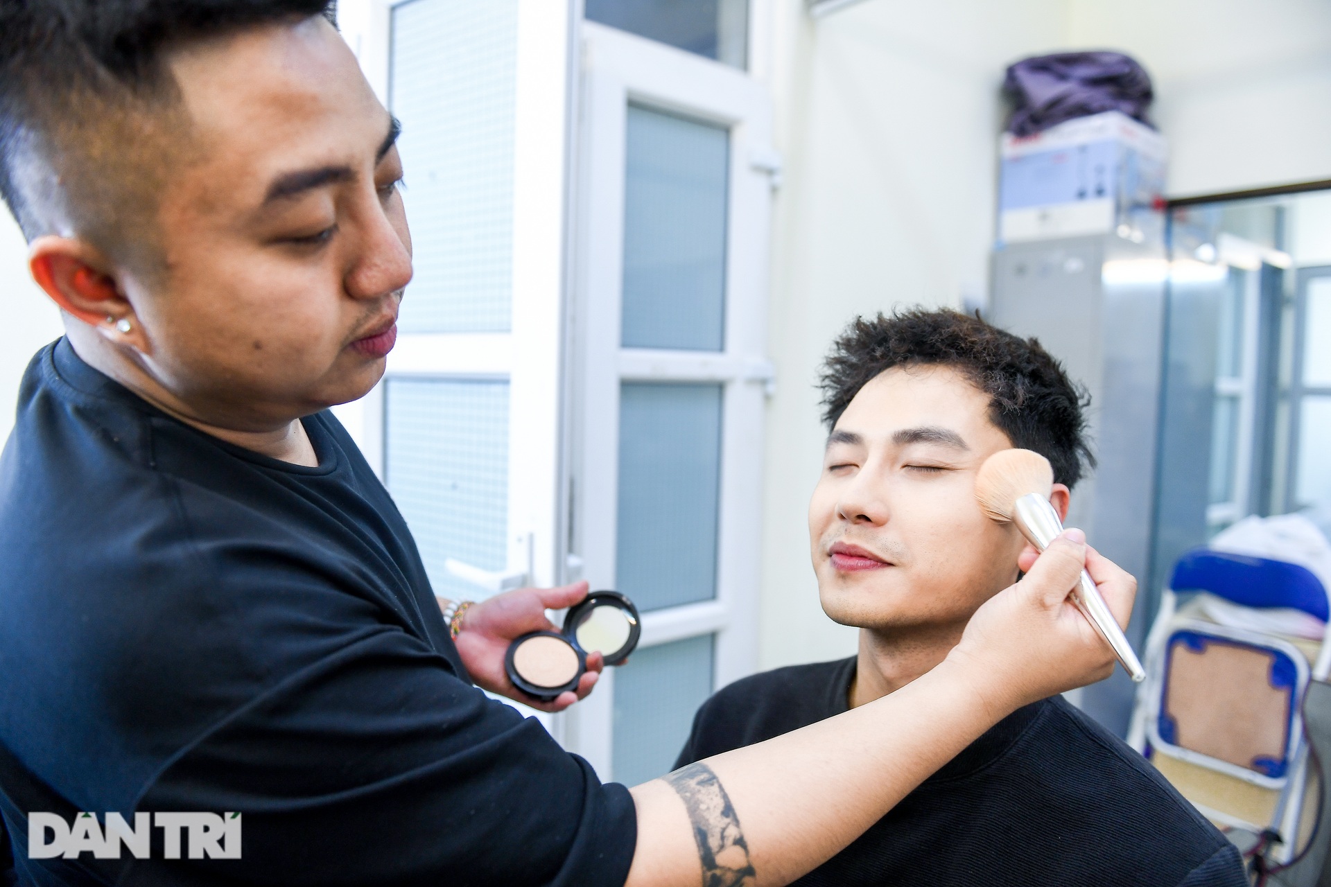 Thanh Sơn tất tả chạy show, ăn bánh mỳ khi đóng phim cùng Khả Ngân - 3 Thanh Sơn tất tả chạy show, ăn bánh mỳ khi đóng phim cùng Khả Ngân - 3