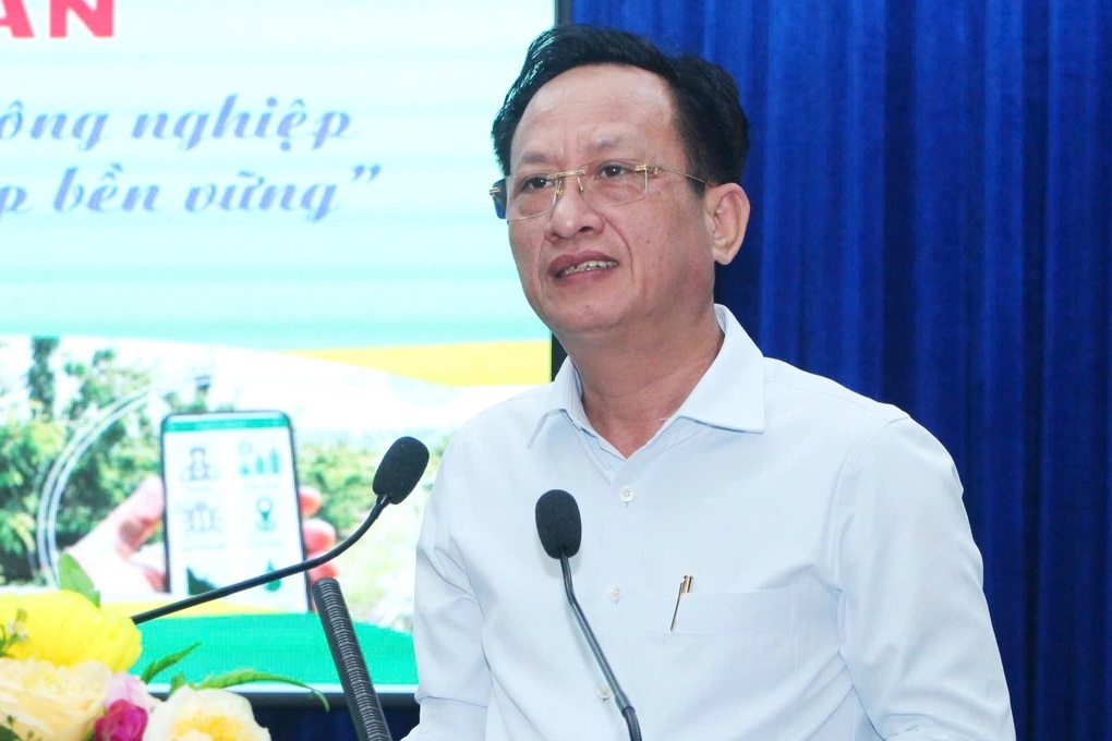 Cả năm trời nông dân cày bừa nắng mưa, gặp phải hàng giả là mất trắng - 1 Cả năm trời nông dân cày bừa nắng mưa, gặp phải hàng giả là mất trắng - 1