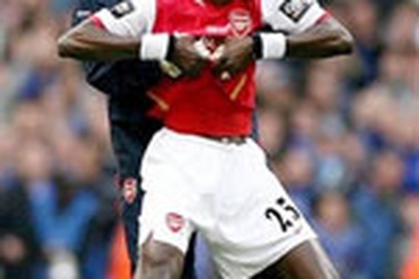 Adebayor: “Tôi đâu muốn đánh trọng tài”