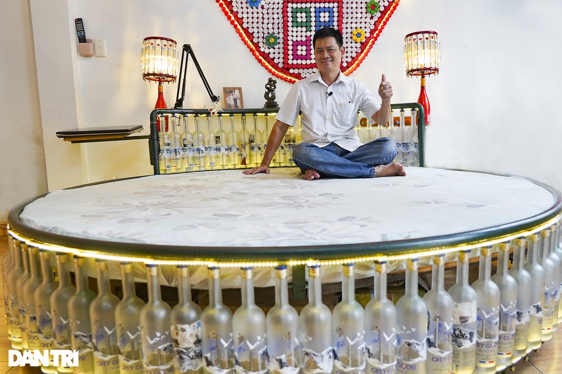 Người đàn ông biến hàng nghìn chai lọ thành giường, tủ, đồ dùng trong nhà - 2 Người đàn ông biến hàng nghìn chai lọ thành giường, tủ, đồ dùng trong nhà - 2