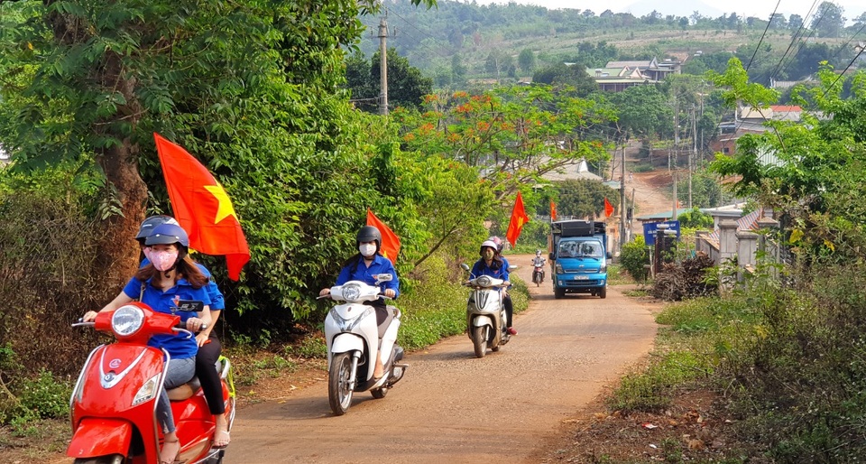 Thầy, cô dọn trường lớp, vào tận bản dạy kỹ năng phòng dịch cho học sinh - 3 Thầy, cô dọn trường lớp, vào tận bản dạy kỹ năng phòng dịch cho học sinh - 3