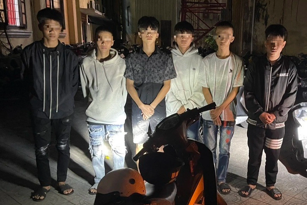 Xử lý nhóm thanh thiếu niên điều khiển xe máy lạng lách, đánh võng trên phố - 1 Xử lý nhóm thanh thiếu niên điều khiển xe máy lạng lách, đánh võng trên phố - 1