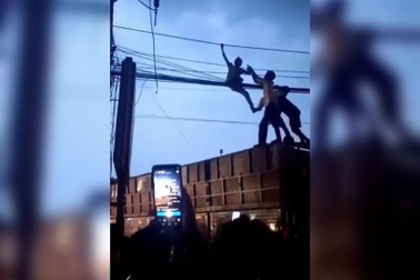 Cô gái đi trên dây điện ở Bình Dương