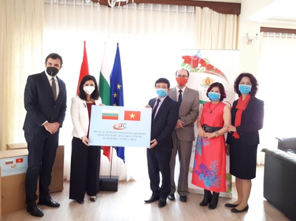 Gửi tặng 10.000 khẩu trang cho Bulgaria: Nghĩa tình của những người Việt một thời gắn bó với Xứ sở hoa hồng - 2 Gửi tặng 10.000 khẩu trang cho Bulgaria: Nghĩa tình của những người Việt một thời gắn bó với Xứ sở hoa hồng - 2